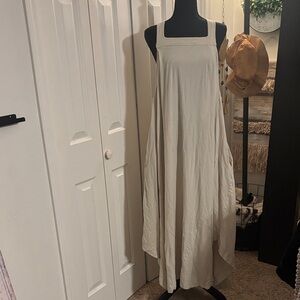 Chic Cream Sleeveless Maxi Dress